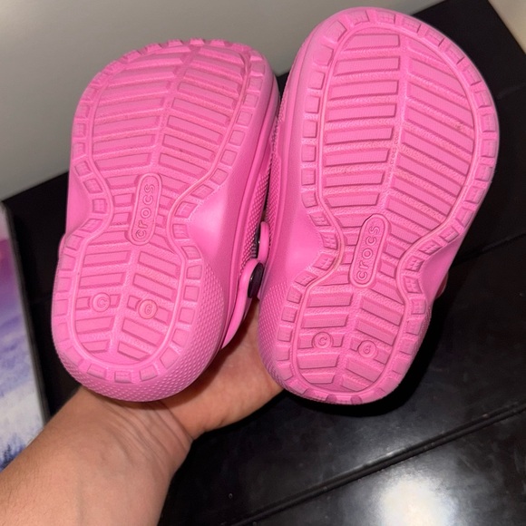 CROCS Kids Pink Slippers with Cute Sheep Charm - Picture 5 of 6